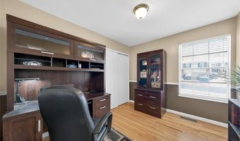 677 Turfwood Dr, Ballwin, MO 63021