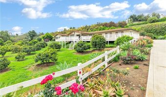 735 Del Valle Dr, Fallbrook, CA 92028