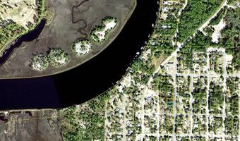 9 NW 9th St, Carrabelle, FL 32322