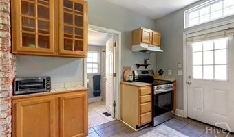 530 E Gordon Ln, Savannah, GA 31401