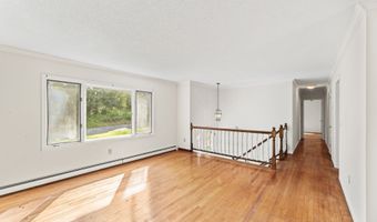 26 Harbor Ridge Rd, Danbury, CT 06811