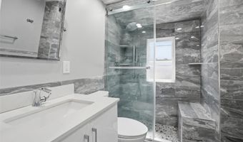 7 Penndale Dr, Amityville, NY 11701