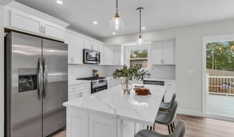 238 Lakewood Ave, Bayville, NJ 08721