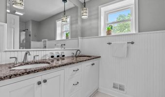 11806 E Arbor Dr, Anchorage, KY 40223