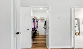 22530 FOREST RUN Dr, Ashburn, VA 20148