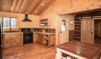 258 A Howie Rd, Big Timber, MT 59011