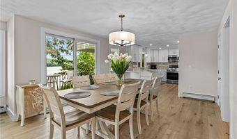 8 Woodsia Rd, Narragansett, RI 02874