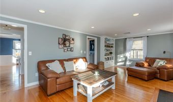 7 Mayfair Dr, East Providence, RI 02916