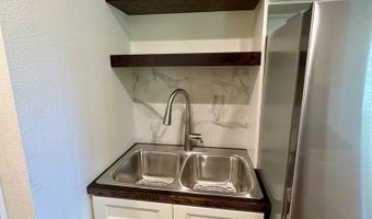145 6th St, Apalachicola, FL 32320