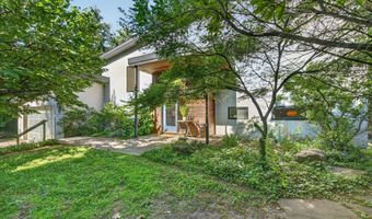 4061 Thornoaks Dr, Ann Arbor, MI 48104