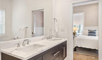 24 School St, Newport, RI 02840