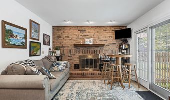 137 Point Of Woods Dr, Albany, NY 12203