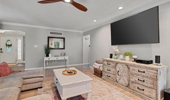 806 Hollyridge Dr, Ballwin, MO 63011
