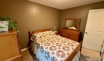 32 Albe Dr, Bennington, VT 05201