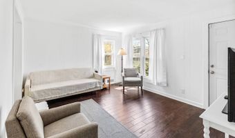 91 Hedges Ln, Amagansett, NY 11937