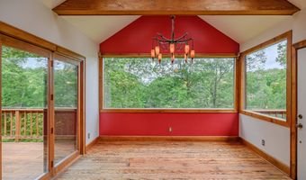 4 Spruce Mountain Trl, Danbury, CT 06810