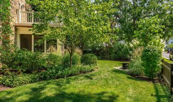 1801 N HARTFORD St N, Arlington, VA 22201