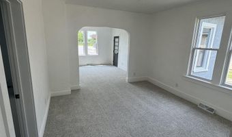 808 S Clinton St, Albia, IA 52531
