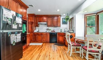 21 Chimney Dr, Bethel, CT 06801