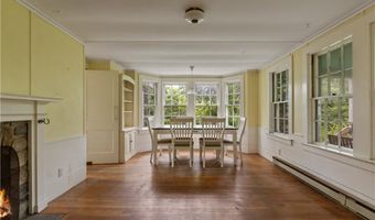 11 Namcook Rd, Narragansett, RI 02882