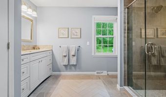17 Greyledge Dr, Albany, NY 12211