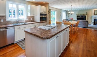 33 Oak Hill Dr, Johnston, RI 02919