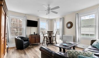 8 Franklin St 3, Newport, RI 02840