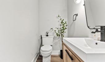 1102 S HIGHLAND St 3, Arlington, VA 22204
