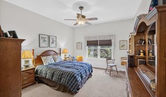 29 Mulberry Dr, Albany, NY 12205