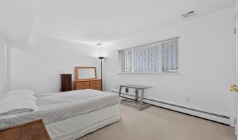 126 W 33RD St, Bayonne, NJ 07002