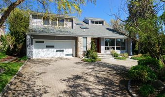 2 Crest Hollow Ln, Albertson, NY 11507