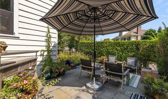 41 Hunter Ave, Newport, RI 02840