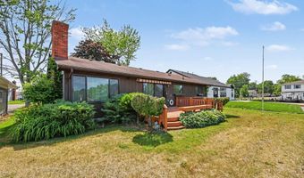142 Channelsyde Dr, Algonac, MI 48001
