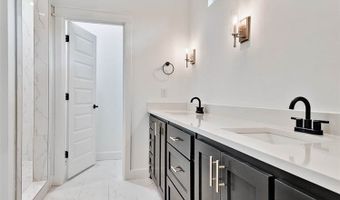24 Kirkcudbright Ln, Bella Vista, AR 72715