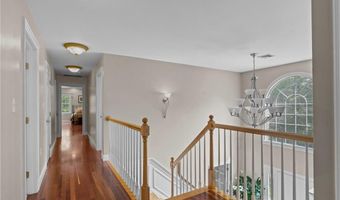 16 Leonard Dr, North Smithfield, RI 02896