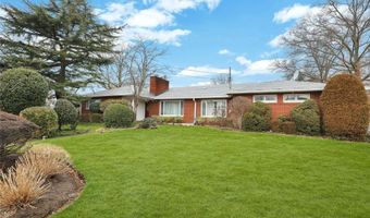 260 Oakridge Ln, Albertson, NY 11507