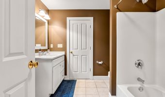 17 Canterbury Ln, Bedford, NH 03110