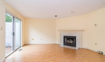 17 Harbor Hill Dr, Bourne, MA 02532