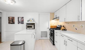 5801 DEVONSHIRE Dr, Bethesda, MD 20816