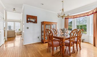 10 Pierhead Dr, Barnegat, NJ 08005