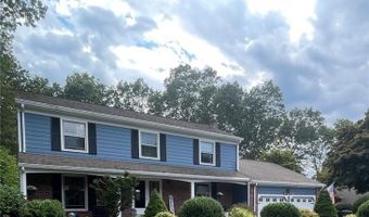 8 Winterberry Dr, Coventry, RI 02816