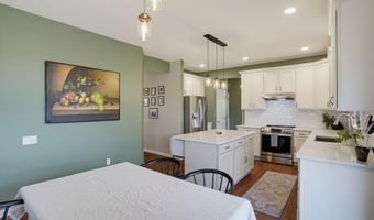10 WHIRLAWAY Dr, Bear, DE 19701