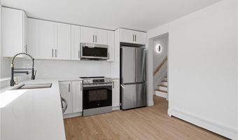 25 Stoneham St, Cranston, RI 02920