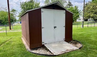 1203 Oak Ave, Aurora, MO 65605