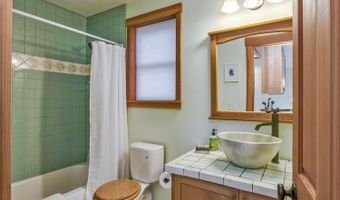 19 Gresham St, Ashland, OR 97520