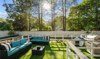 21 Lake Dr, North Kingstown, RI 02852