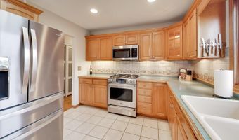 2819 N Kennicott Ave, Arlington Heights, IL 60004