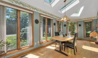 82 Pilgrim Dr, Bedford, NH 03110