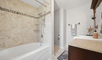 734 Knollwood Dr, Ashtabula, OH 44004