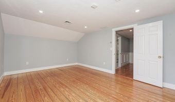 240 Oak St, Centerville, MA 02632